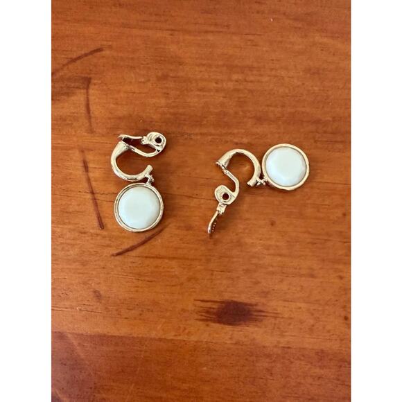 3 Vintage Clip Earrings Boho Lotus Brass Monet White Cabochon Faux Copper Dome - Picture 11 of 15